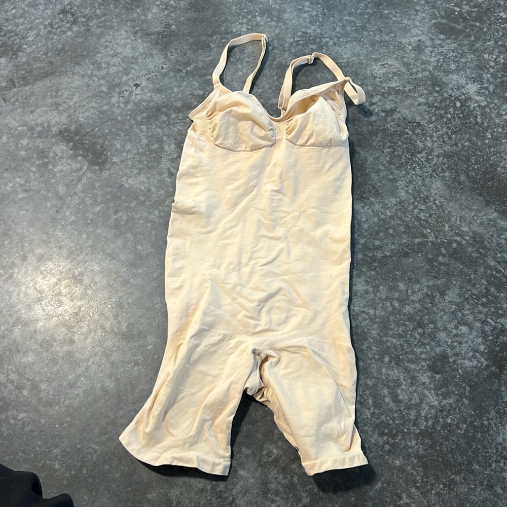 SKIMS Shapewear NWT